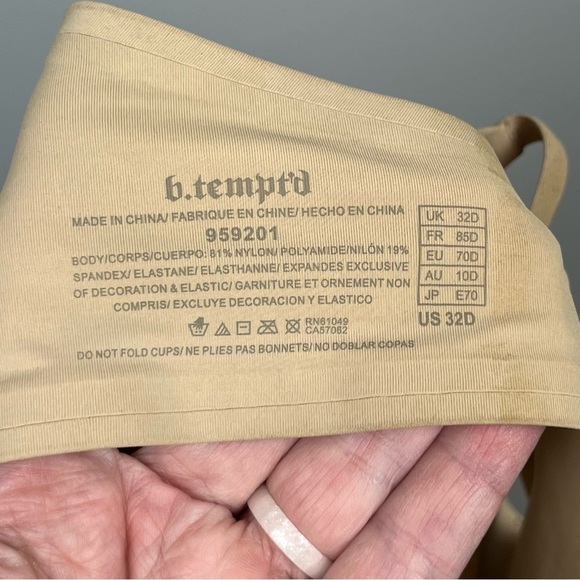 B.tempt’d by Wacoal 959201 beige racerback front closure underwire bra, 32D. - Picture 3 of 5